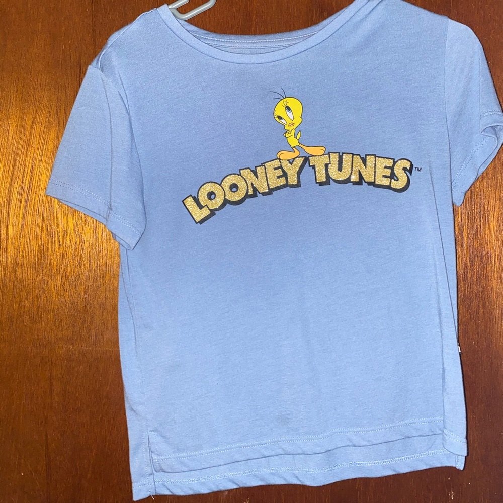 blue looney tunes t-shirt.